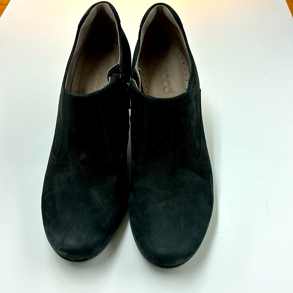 ECCO gently worn suede shooties. Really good shoes.